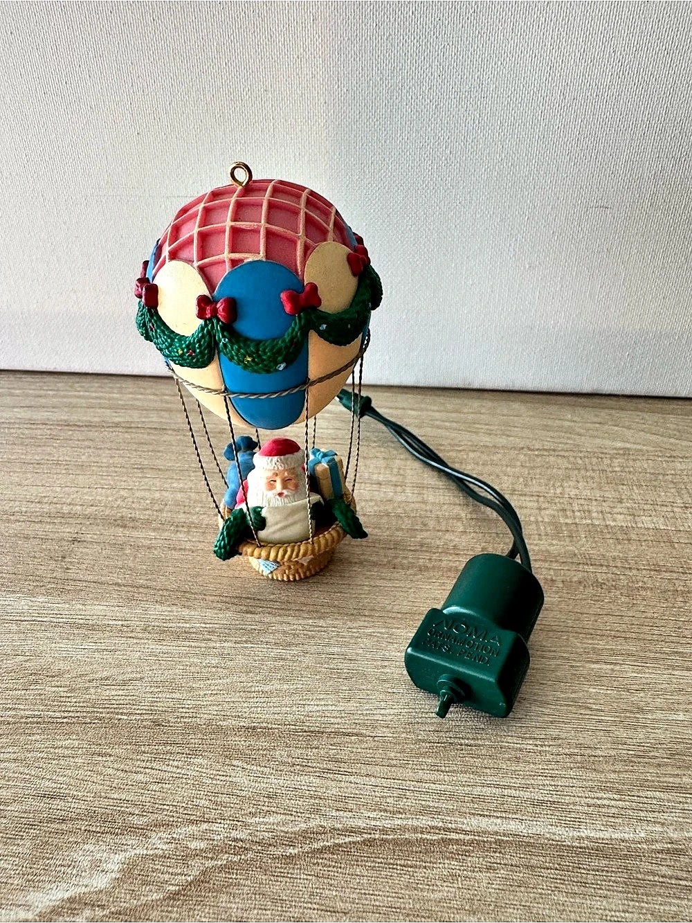 Vintage 1992 NOMA Santa Hot Air Balloon Motion Christmas Ornament w/ Motor